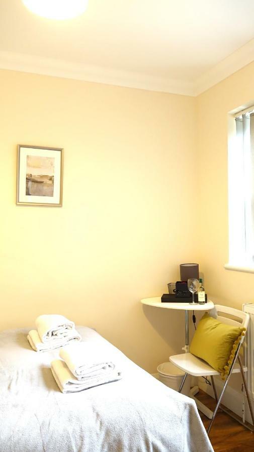 Heathrow Ensuite Rooms- Auto Check In Londyn Zewnętrze zdjęcie
