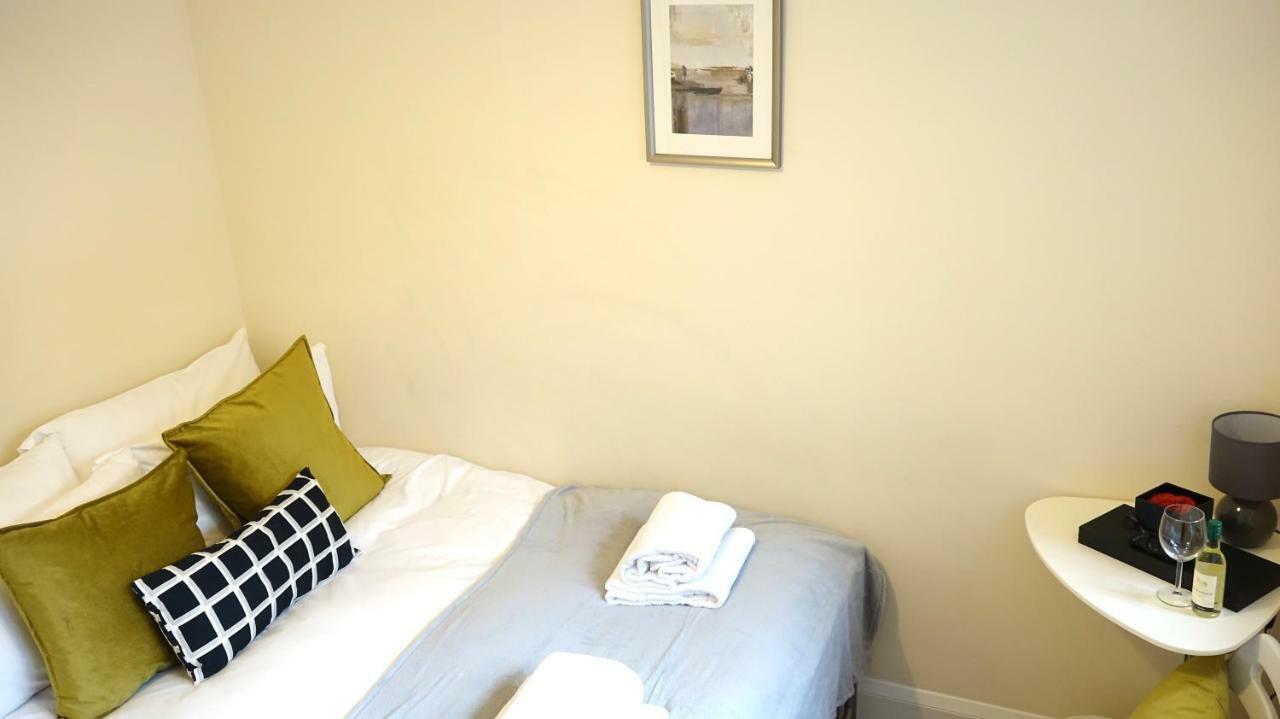 Heathrow Ensuite Rooms- Auto Check In Londyn Zewnętrze zdjęcie