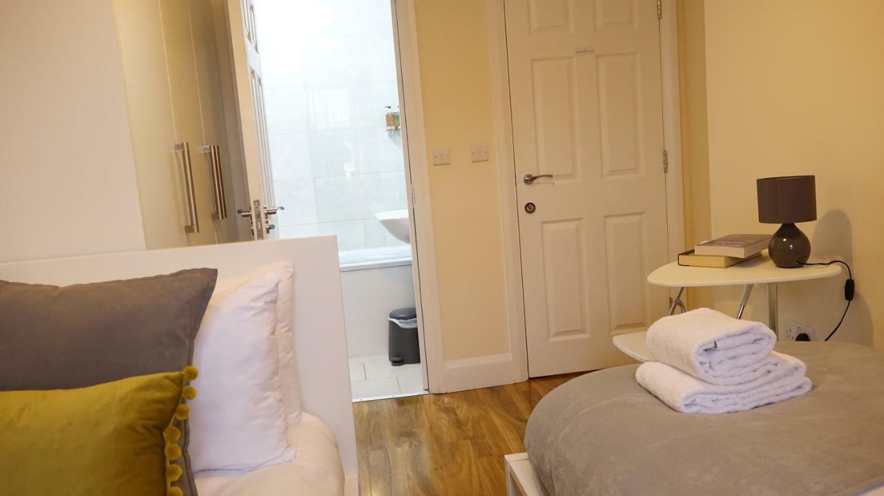 Heathrow Ensuite Rooms- Auto Check In Londyn Zewnętrze zdjęcie