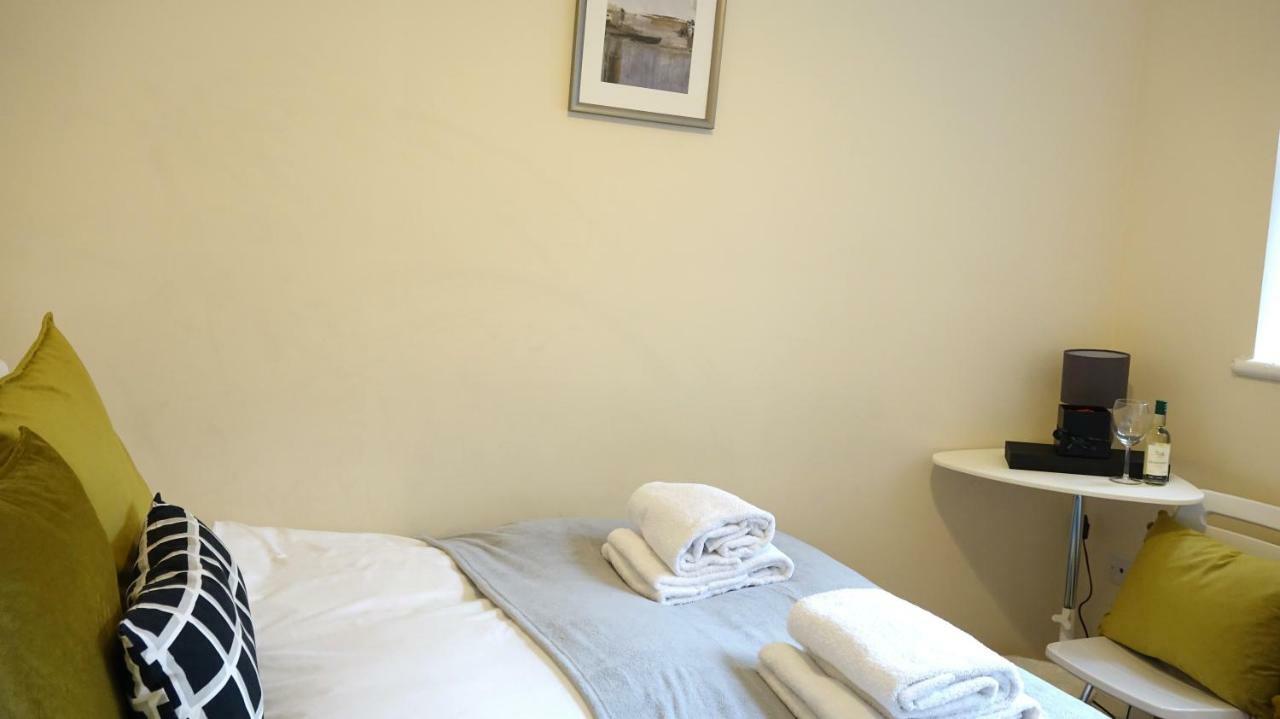 Heathrow Ensuite Rooms- Auto Check In Londyn Zewnętrze zdjęcie