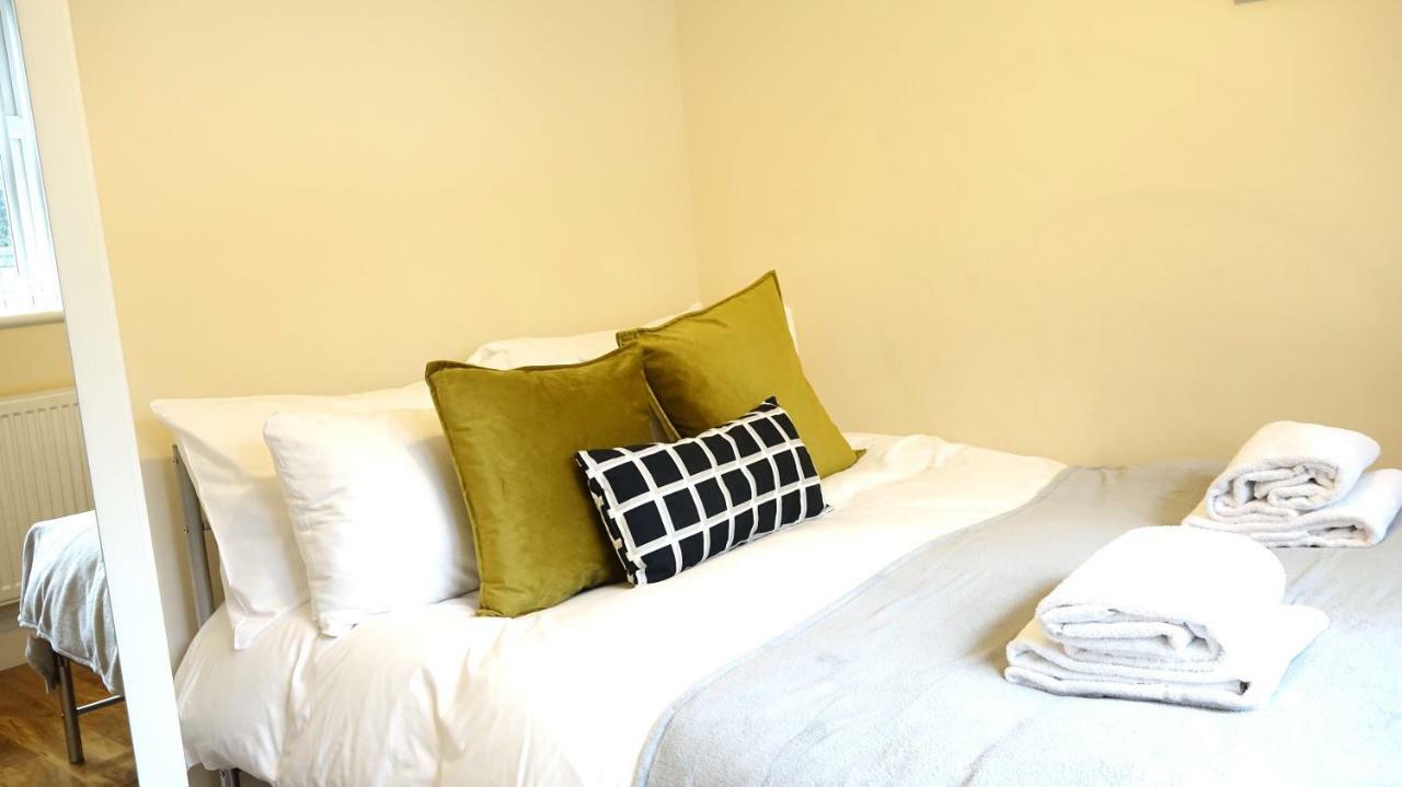 Heathrow Ensuite Rooms- Auto Check In Londyn Zewnętrze zdjęcie