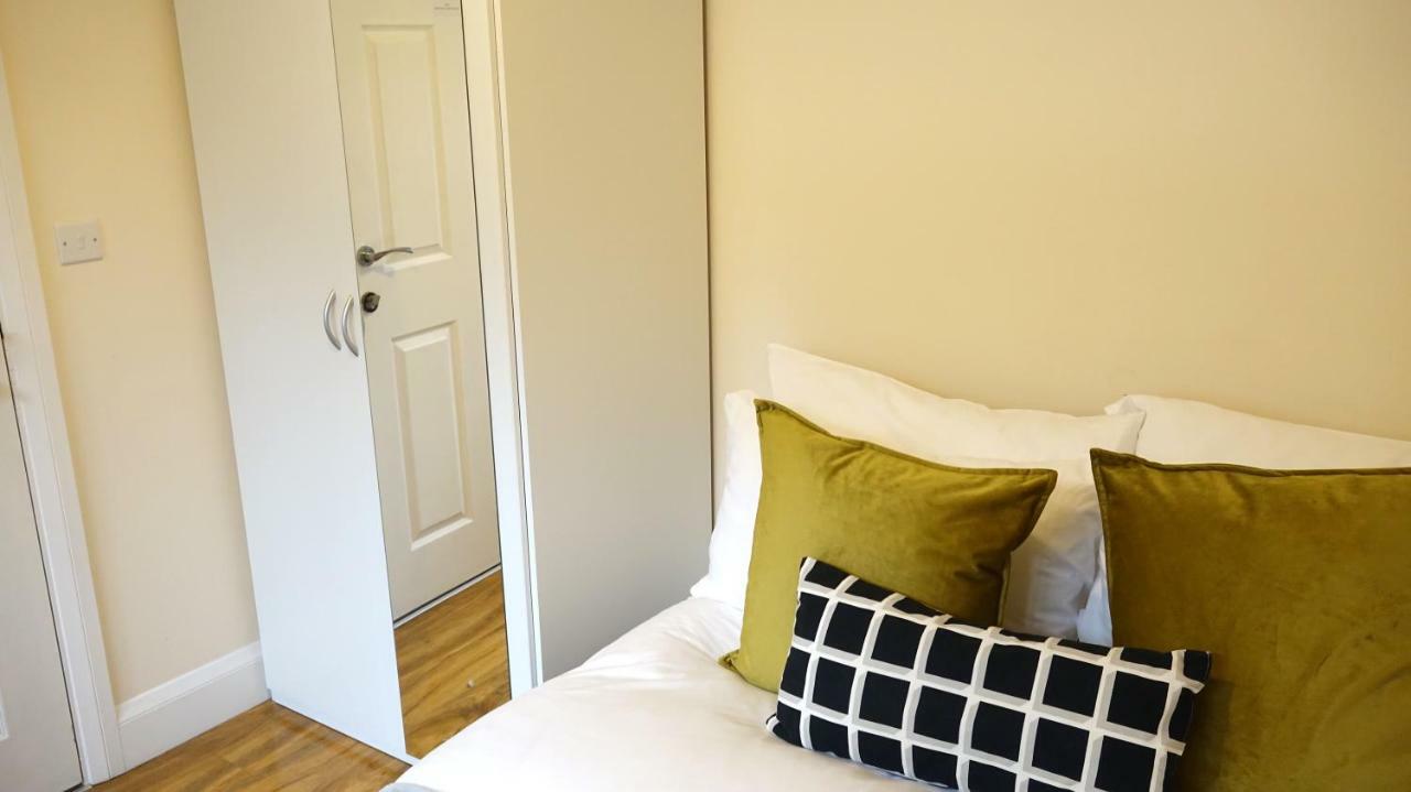 Heathrow Ensuite Rooms- Auto Check In Londyn Zewnętrze zdjęcie