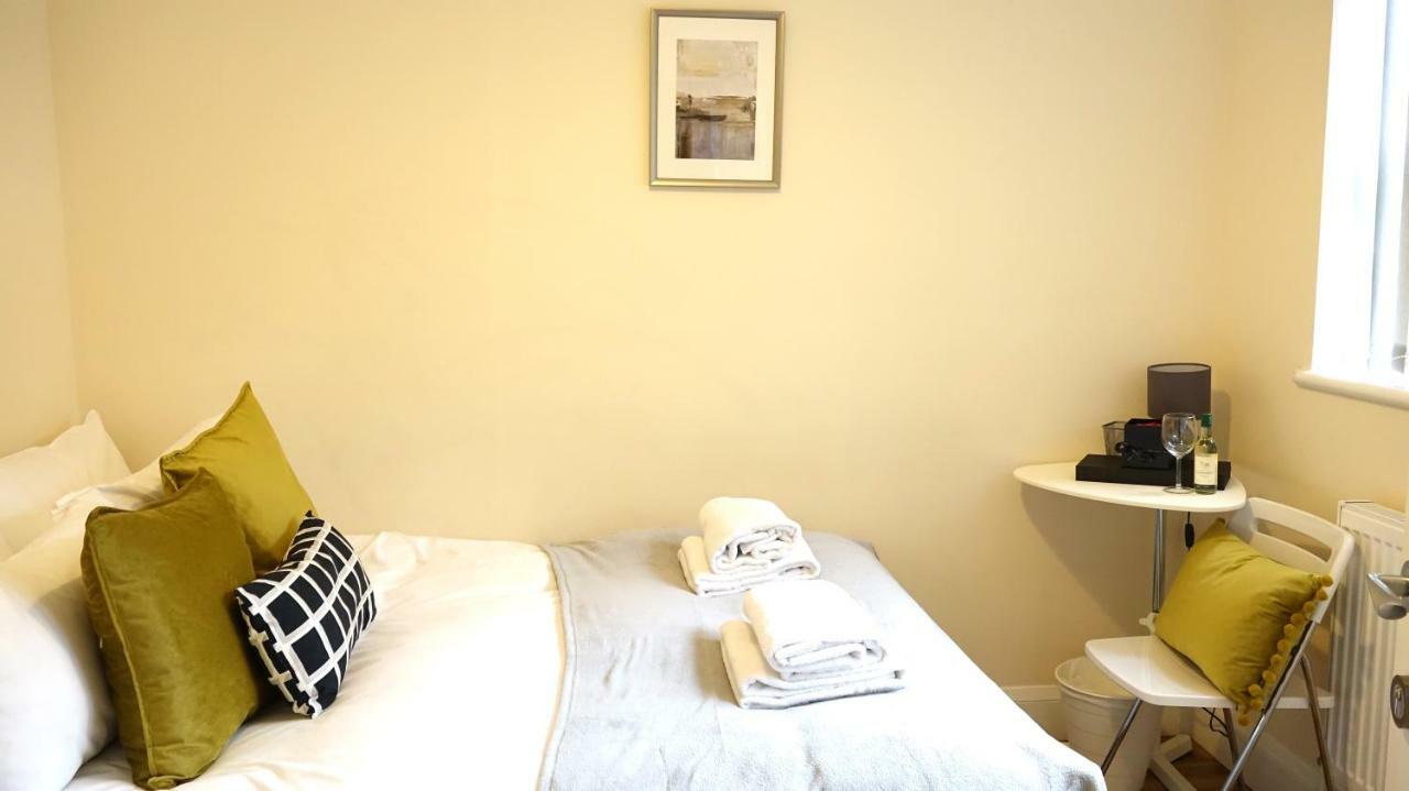 Heathrow Ensuite Rooms- Auto Check In Londyn Zewnętrze zdjęcie
