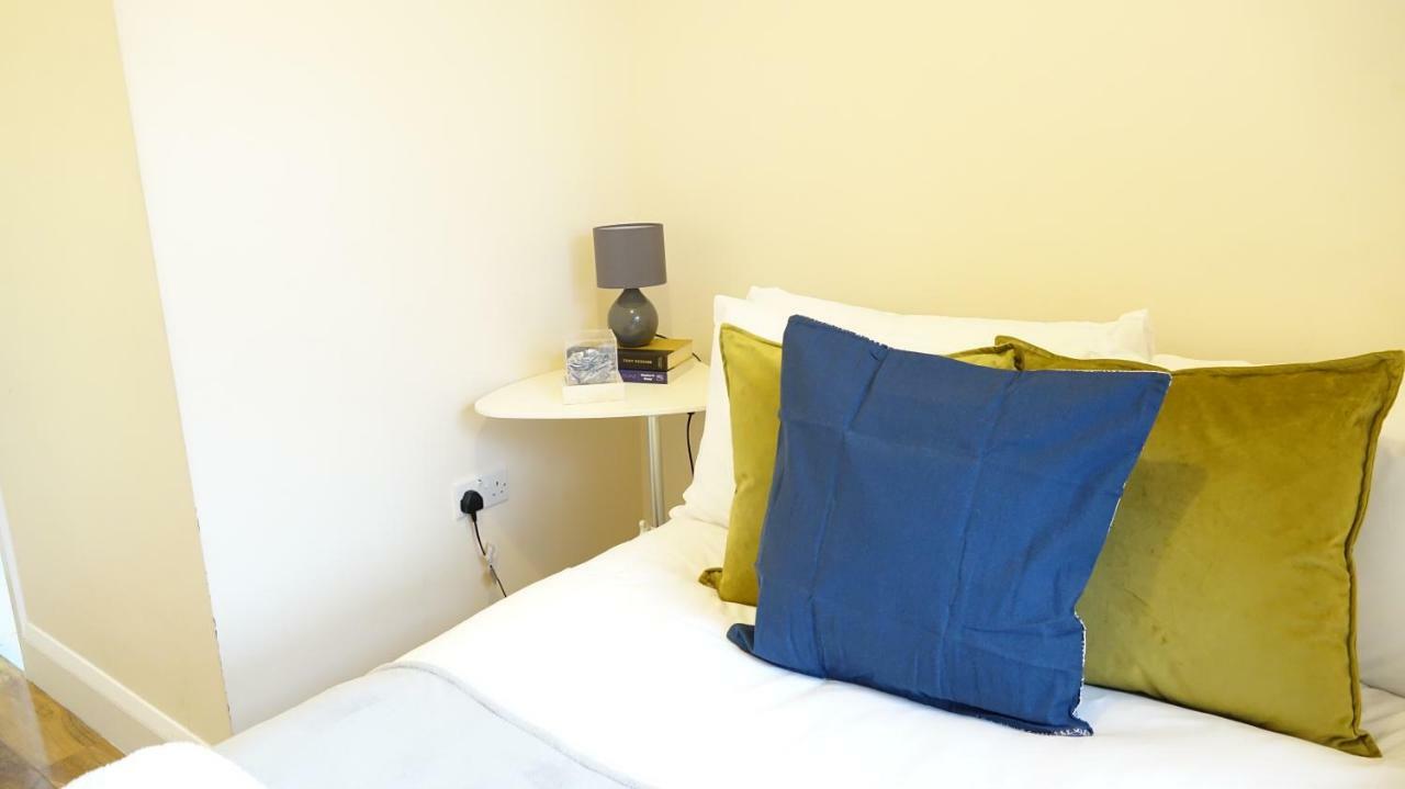 Heathrow Ensuite Rooms- Auto Check In Londyn Zewnętrze zdjęcie