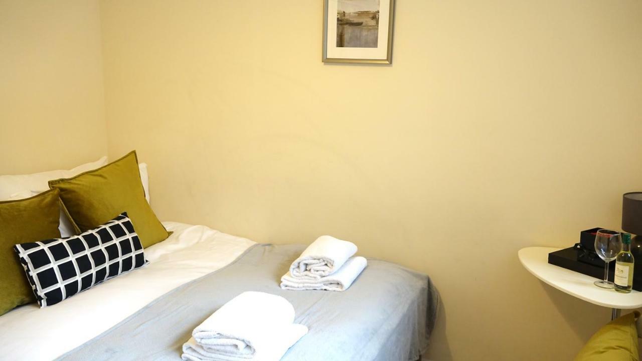 Heathrow Ensuite Rooms- Auto Check In Londyn Zewnętrze zdjęcie