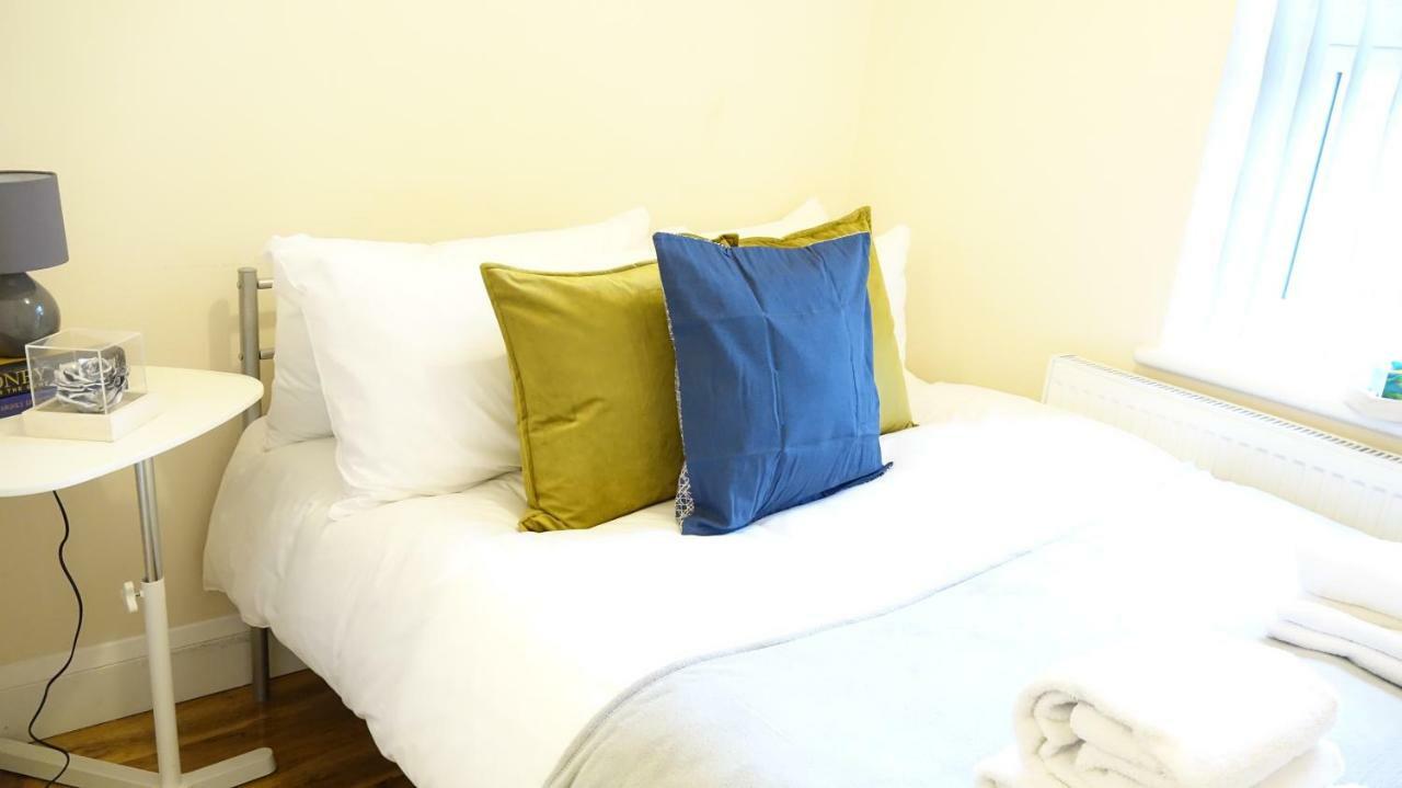 Heathrow Ensuite Rooms- Auto Check In Londyn Zewnętrze zdjęcie