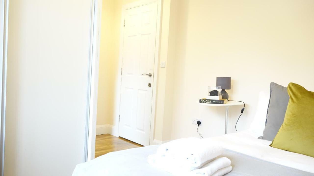 Heathrow Ensuite Rooms- Auto Check In Londyn Zewnętrze zdjęcie
