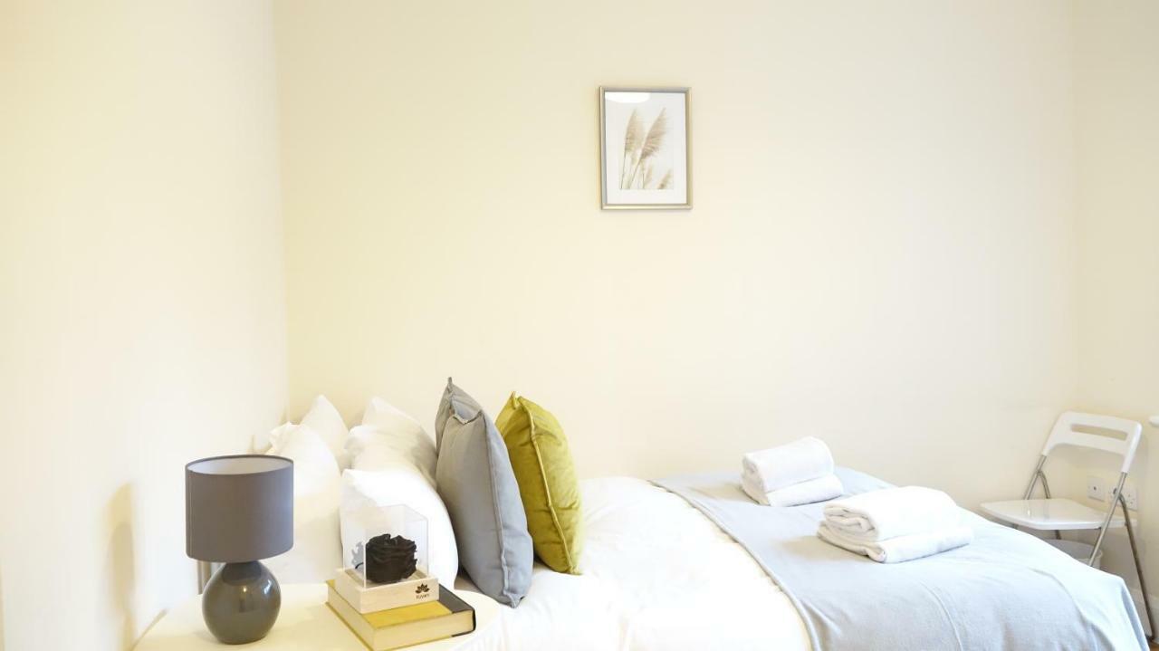 Heathrow Ensuite Rooms- Auto Check In Londyn Zewnętrze zdjęcie