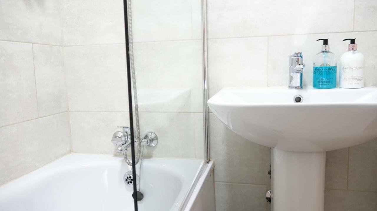 Heathrow Ensuite Rooms- Auto Check In Londyn Zewnętrze zdjęcie