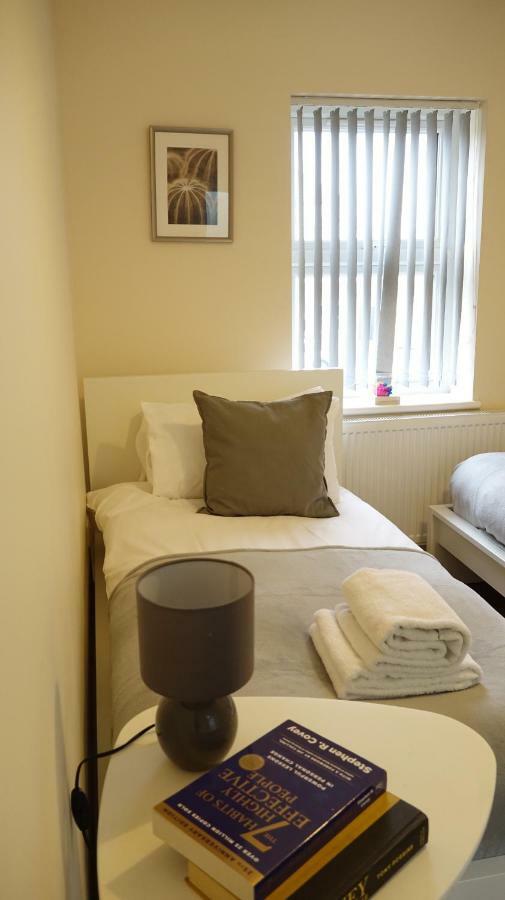 Heathrow Ensuite Rooms- Auto Check In Londyn Zewnętrze zdjęcie