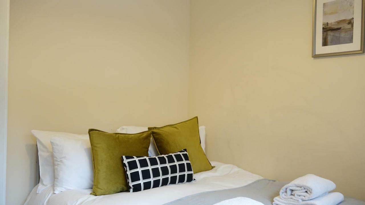 Heathrow Ensuite Rooms- Auto Check In Londyn Zewnętrze zdjęcie