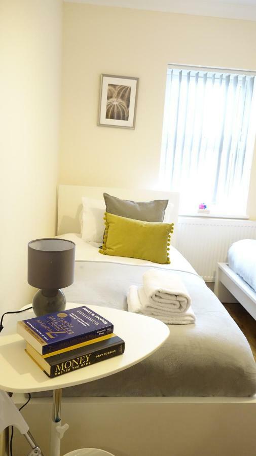 Heathrow Ensuite Rooms- Auto Check In Londyn Zewnętrze zdjęcie