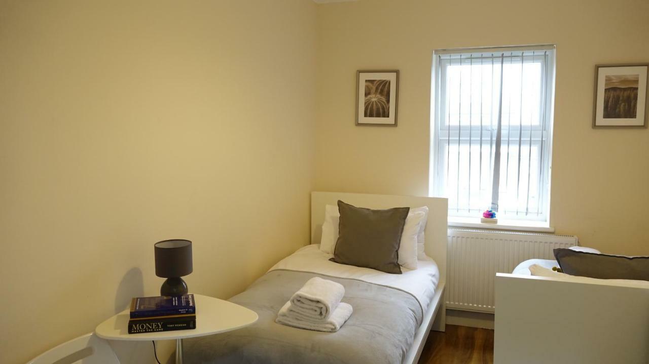 Heathrow Ensuite Rooms- Auto Check In Londyn Zewnętrze zdjęcie