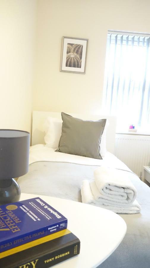 Heathrow Ensuite Rooms- Auto Check In Londyn Zewnętrze zdjęcie